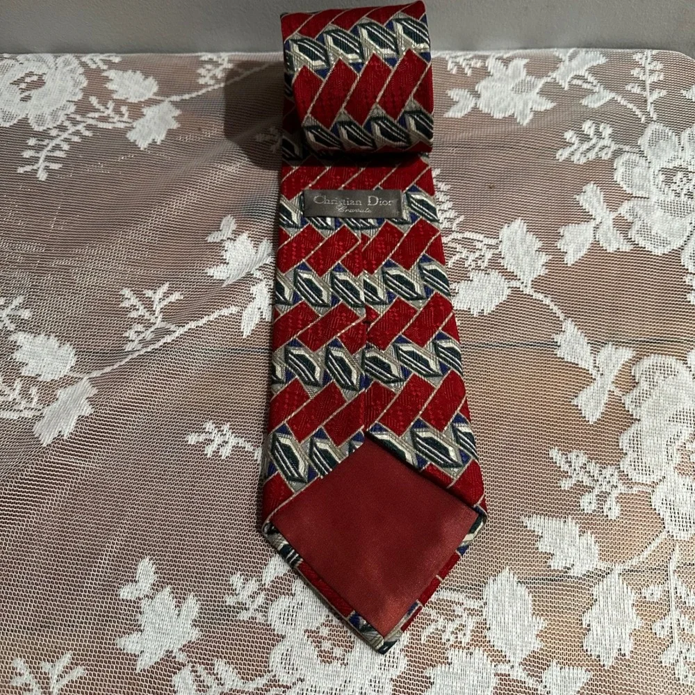 Christian Dior Cravate Silk Tie Red Geometric Pattern Men Designer Luxury Formal